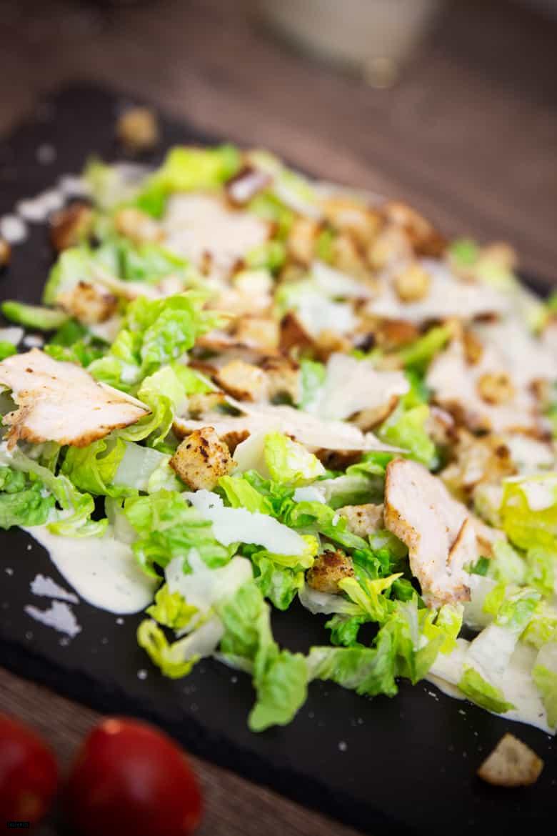 Caesar&amp;#39;s Salad - schnell, einfach &amp; lecker mit Hähnchenfilet und Croûtons
