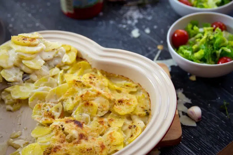 Kartoffelgratin mit Salat