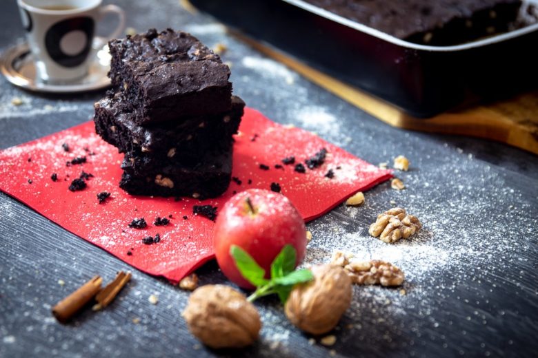 Schokoladen-Brownies mitt Vanille, Zimt & Tonkabohne