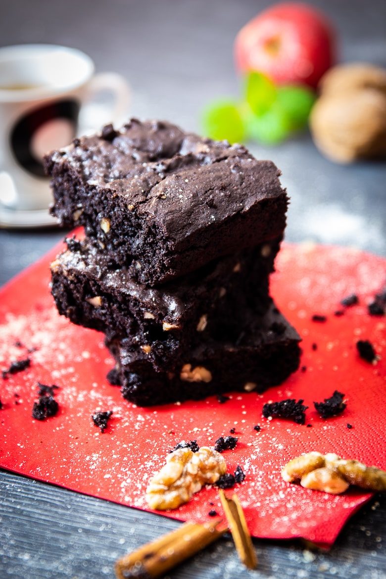 Schoko-Brownies mit Tonkabohne
