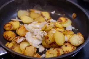 Bratkartoffeln mit Zwiebeln