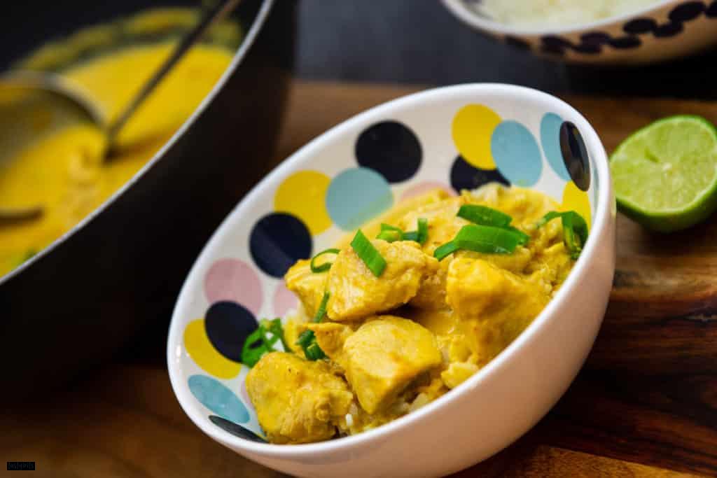 Ganz einfaches Chicken Curry mit Kokosmilch &amp; Reis (schnell &amp; easy)