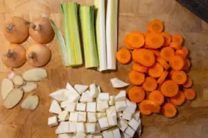Geschnittenes Gemüse für Hühnersuppe