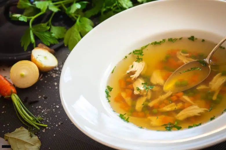 Hühnersuppe mit Einlage