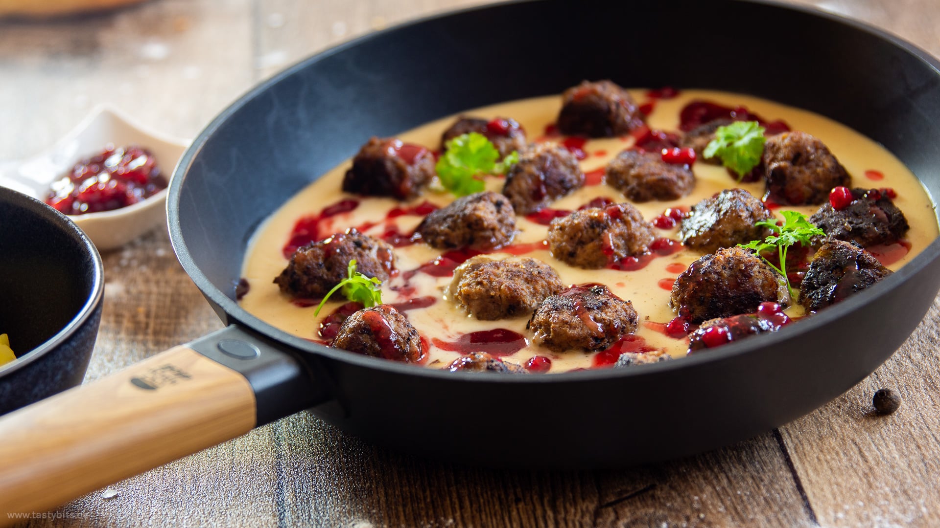 Schwedische Köttbullar in Rahmsauce - das Originalrezept!