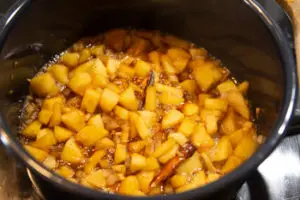 Apfelchutney kochen