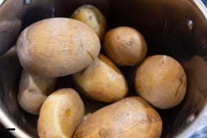 Pellkartoffeln für Kartoffelsalat