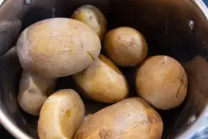 Pellkartoffeln für Kartoffelsalat