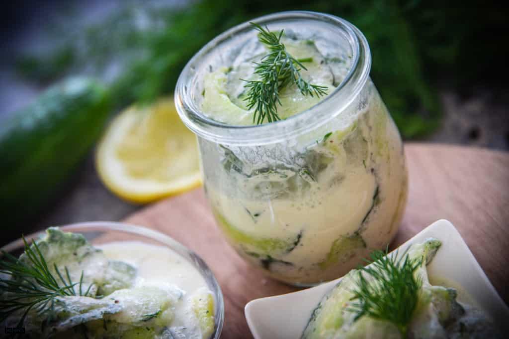 Cremiger Gurkensalat mit Sahne &amp; Zitronensaft - das einfache Rezept!