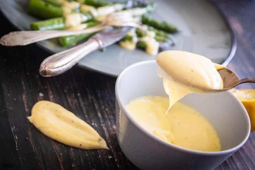 Sauce Hollandaise selber machen - gelingt garantiert in nur 5 Minuten!