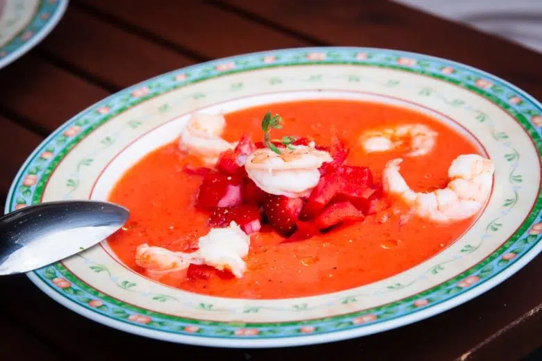 Erdbeergazpacho mit Garnelen