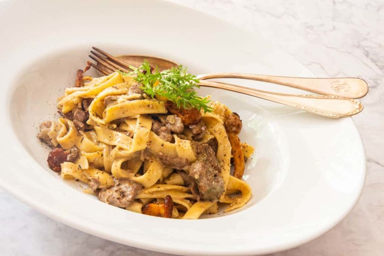Bandnudeln mit Rinderfilet, Pilzen & Sahnesauce