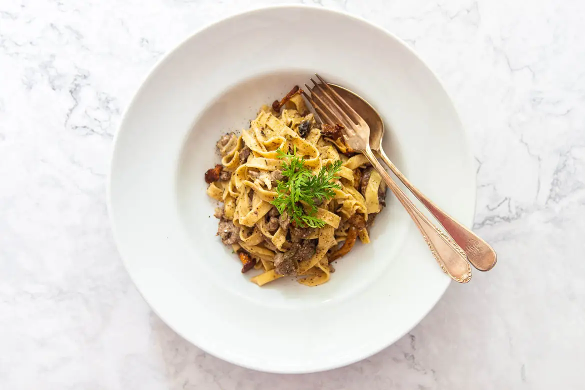 Pasta mit Rinderfilet, Pfifferlingen & Weißwein-Sahnesauce
