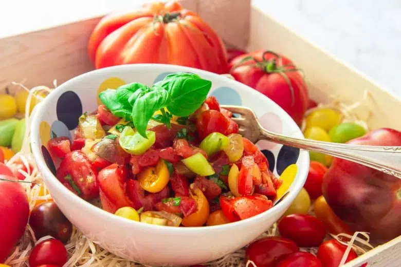 Salat aus frischen Tomaten