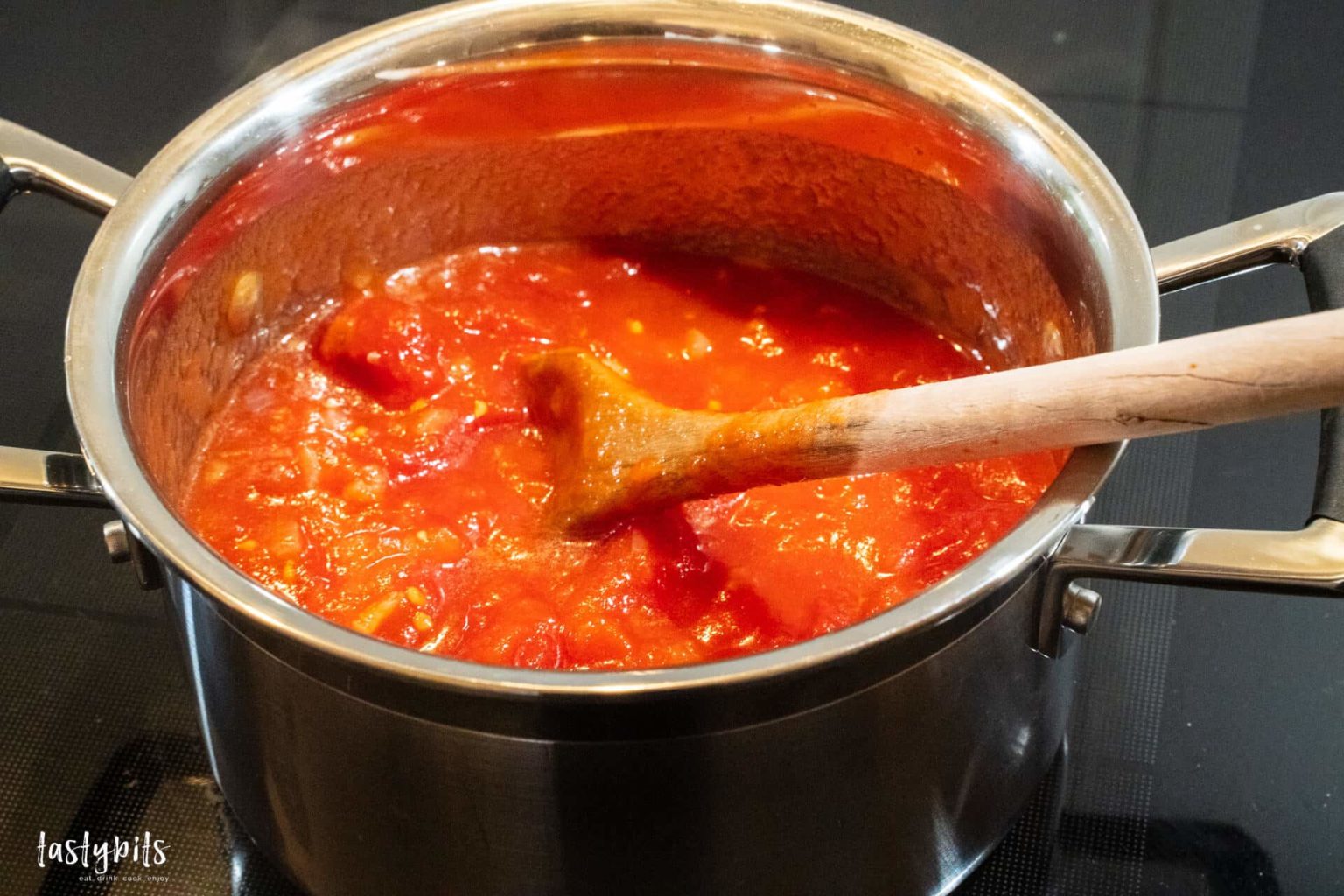 Cremige Tomaten-Sahne-Sauce zu Pasta, Tortellini &amp; Co. | tastybits.de