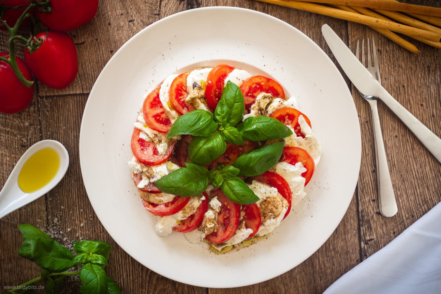 Tomate Mozzarella - das Rezept für Insalata Caprese | tastybits