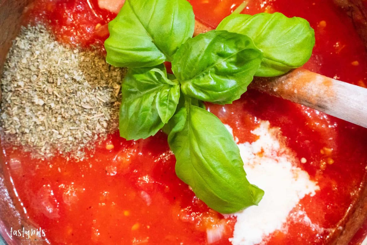 Cremige Tomaten-Sahne-Sauce zu Pasta, Tortellini &amp; Co. | tastybits