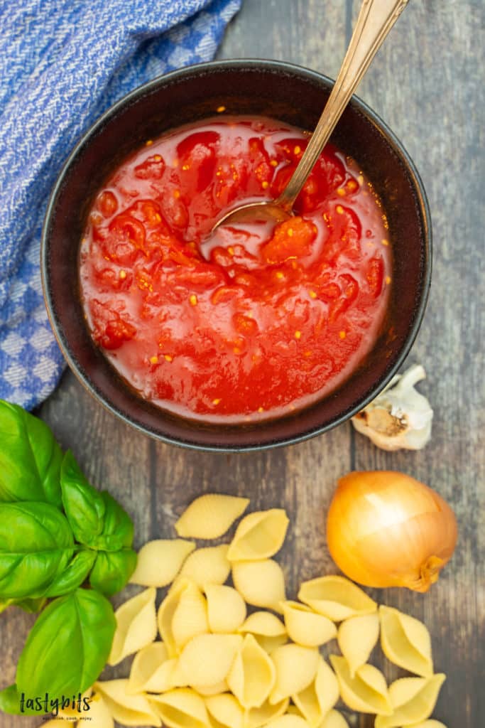 Zutaten für Tomaten-Sahne-Sauce