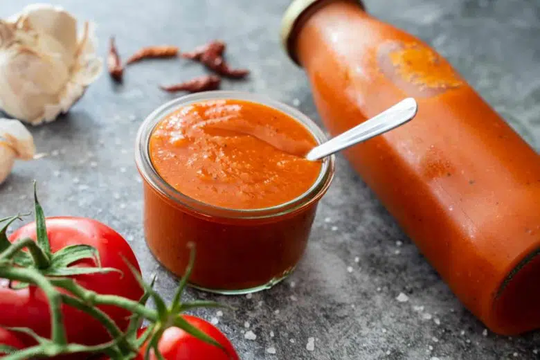 Hausgemachter Ketchup aus frischen Tomaten