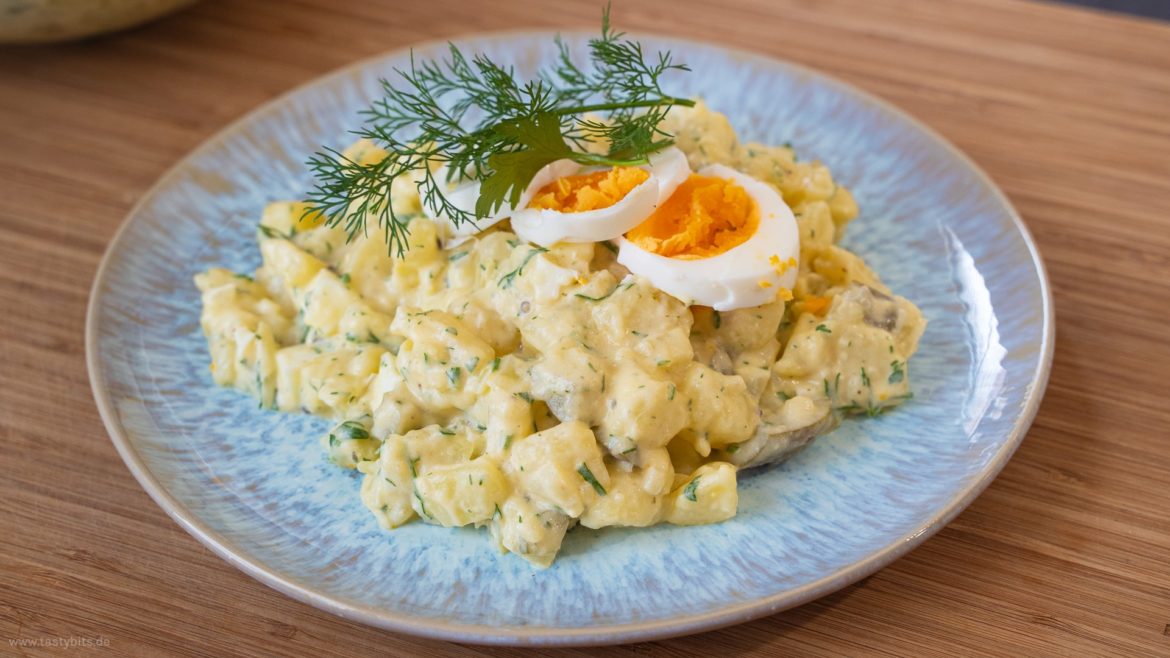 Oma&amp;#39;s bester Kartoffelsalat mit Mayonnaise, Gurke &amp; Ei | tastybits