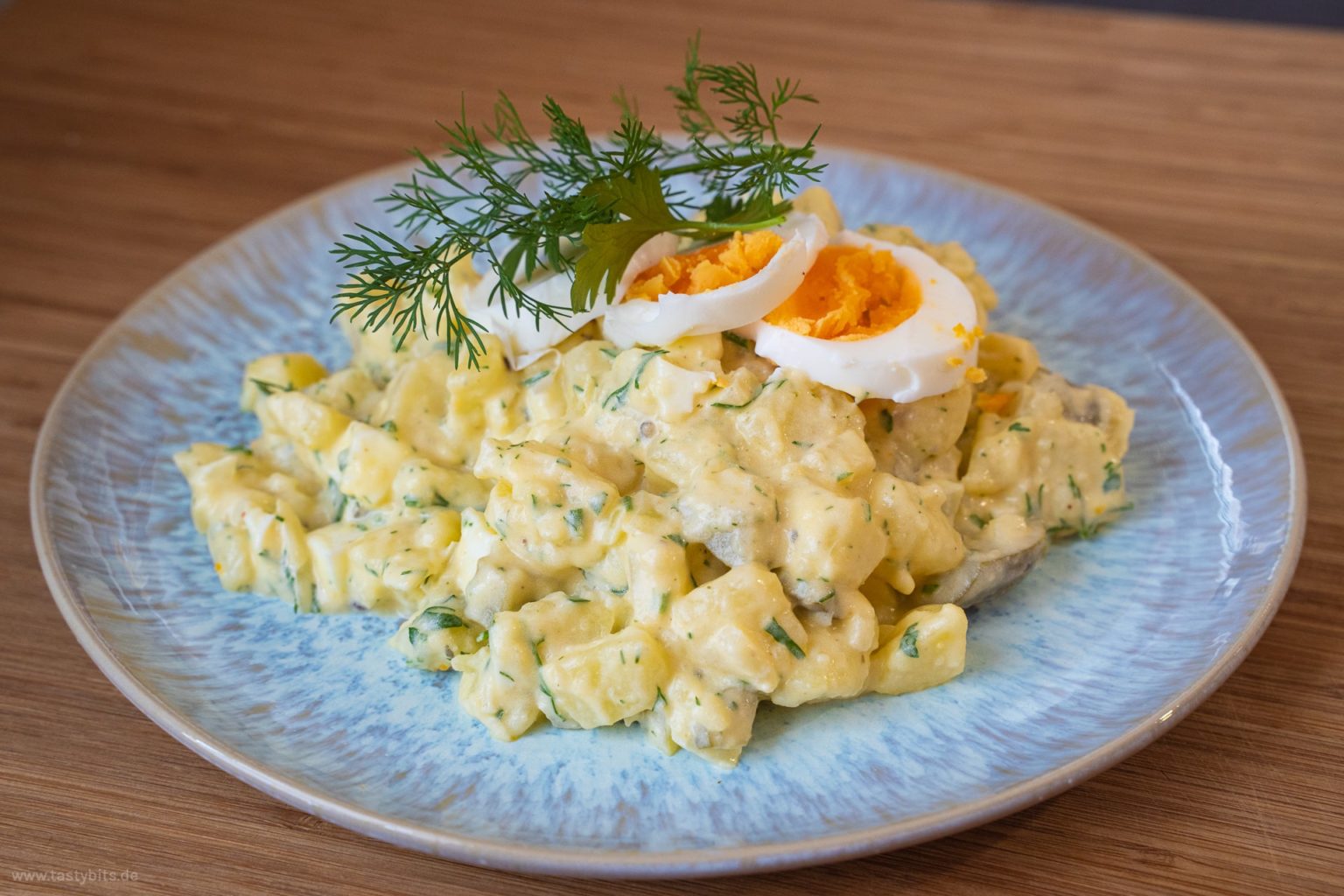 Kartoffelsalat mit Mayonnaise, Gurke &amp; Ei | tastybits.de
