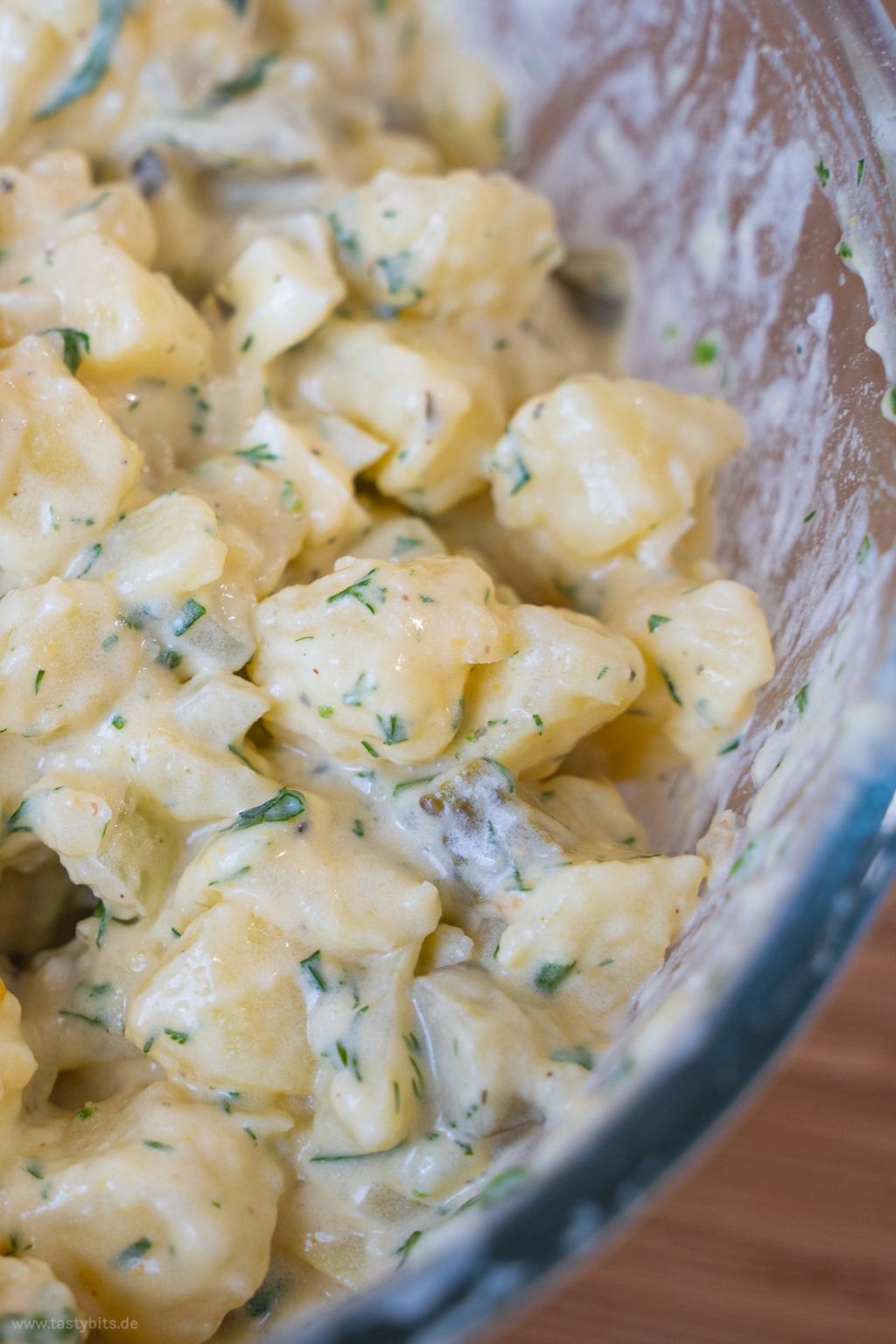 Oma&amp;#39;s bester Kartoffelsalat mit Mayonnaise, Gurke &amp; Ei | tastybits