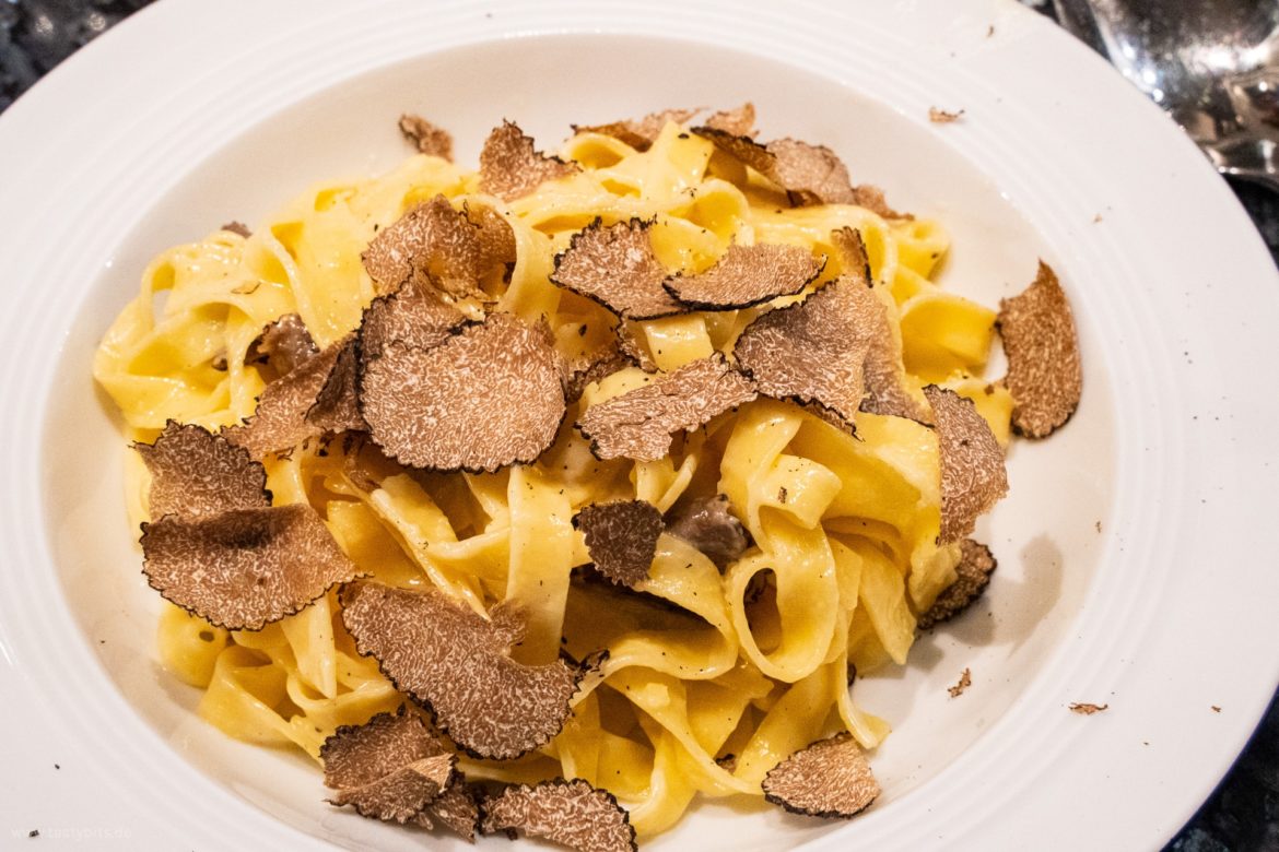 Pasta mit frischen Trüffeln