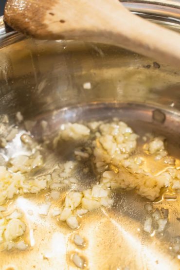 Knoblauch andünsten