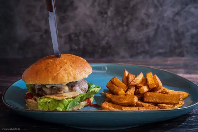 Der perfekte Burger mit Pommes
