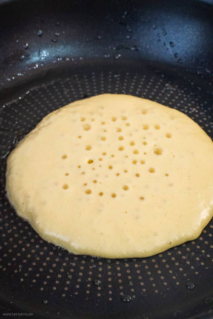 Bläschen zeigen an, dass der Pancake gewendet werden kann