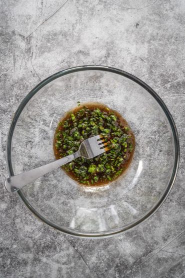 Salatdressing verrühren