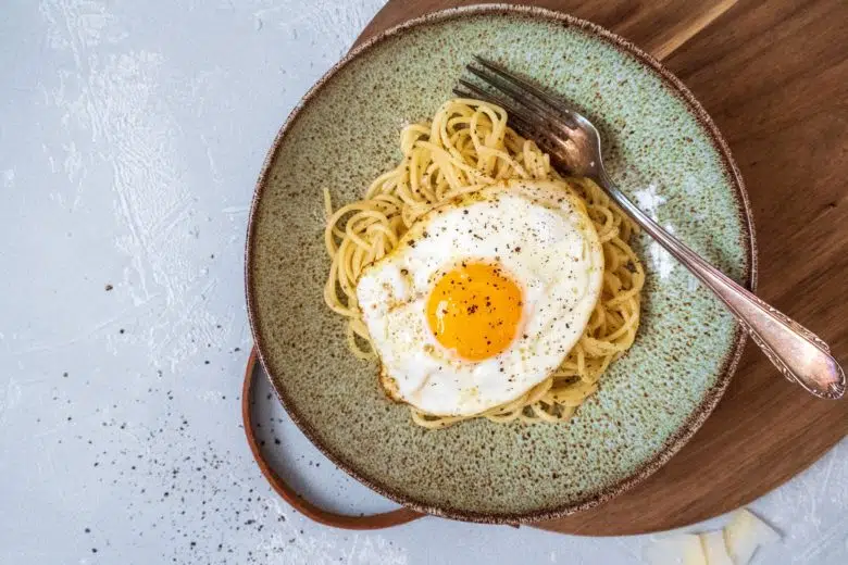 Spaghetti mit Spiegelei - 10 Minuten-Pastagericht
