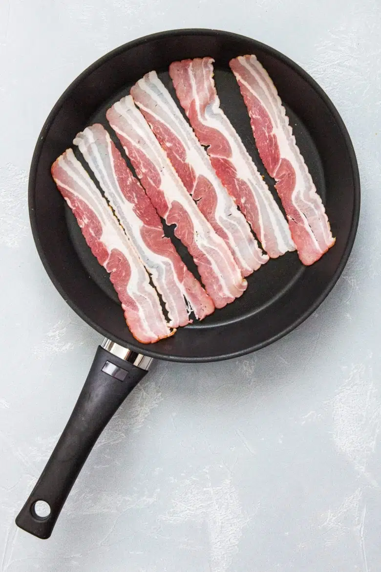 Bacon in kalter Pfanne anbraten
