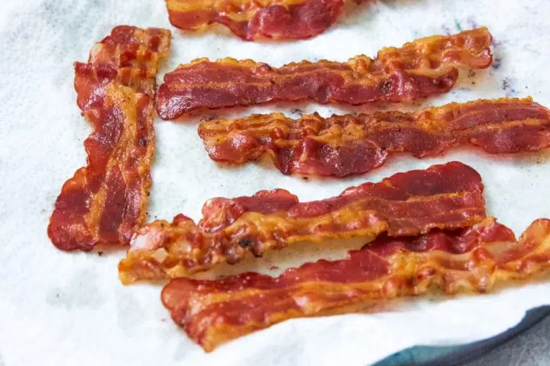 Baconscheiben knusprig braten