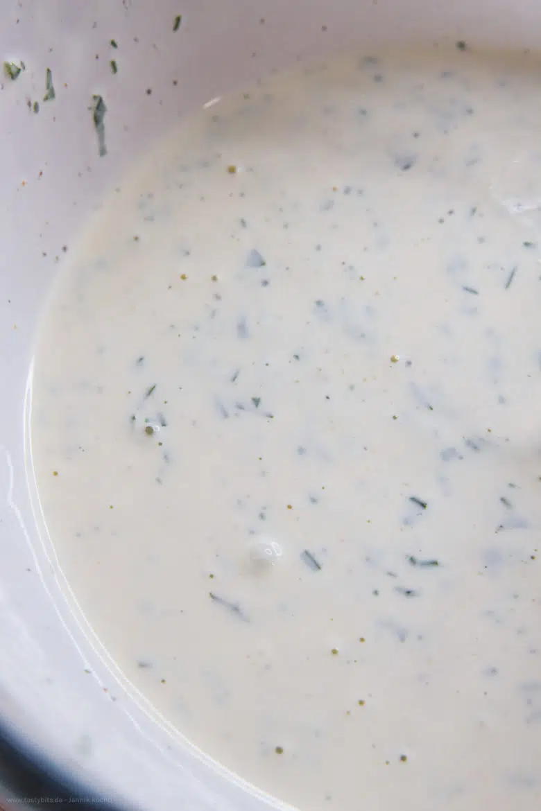 Nudelsalat Dressing zubereiten