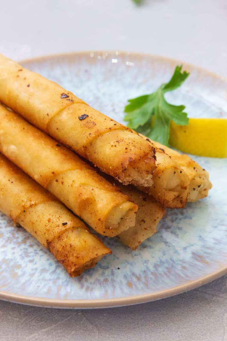 Sigara Börek mit Schafskäse