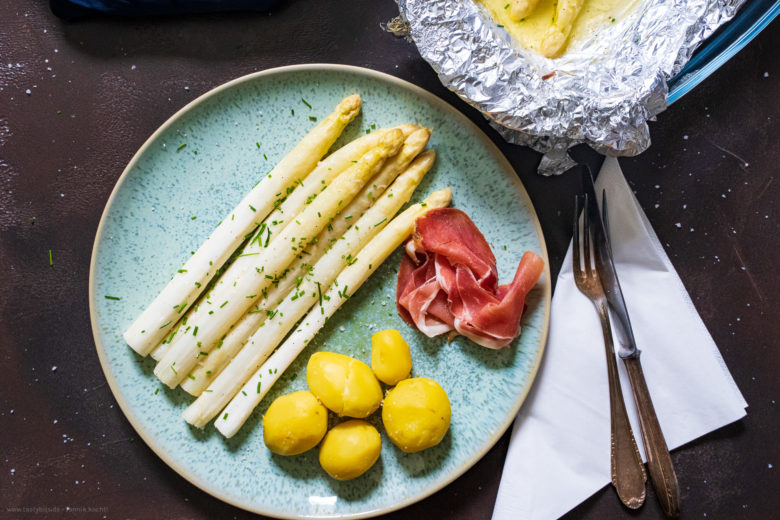 Spargel für Gäste zubereiten