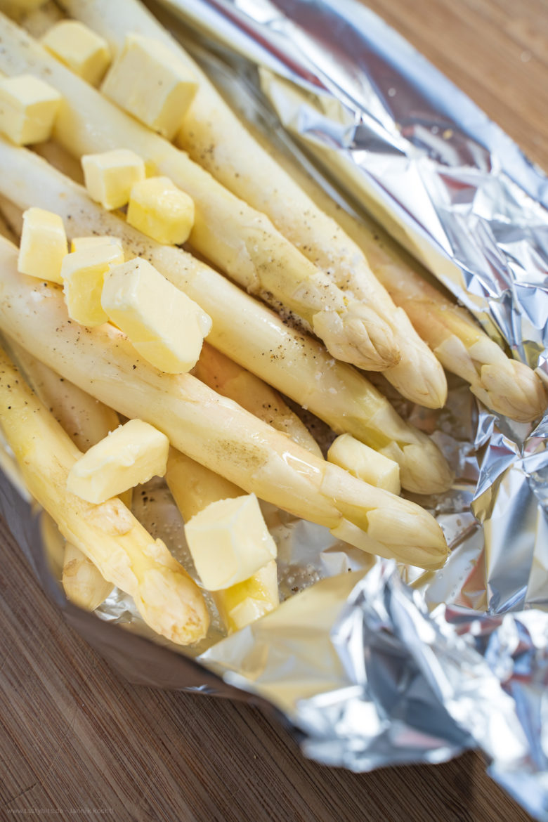 Spargel in Alufolie garen