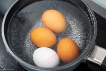Eier in Wasser kochen