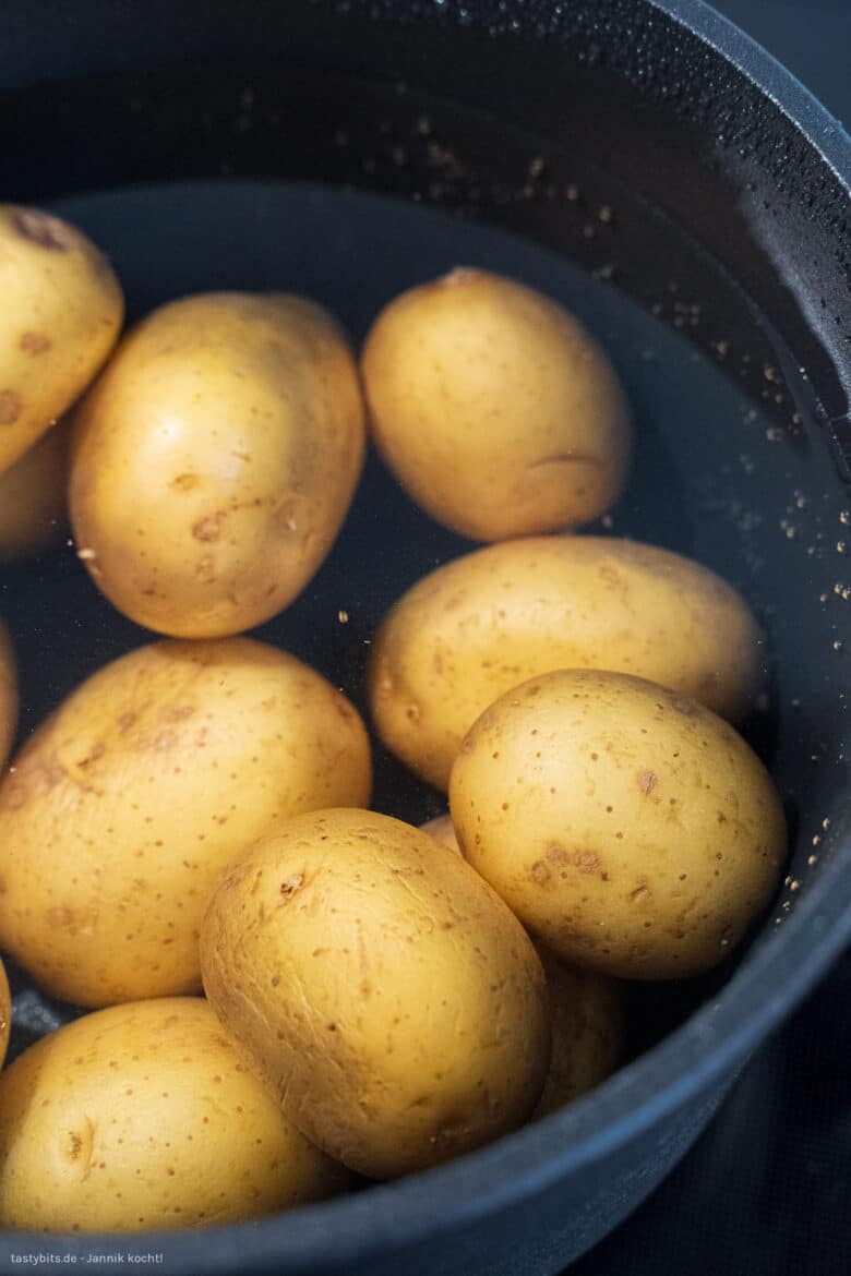 Gekochte Kartoffeln für Senfeier