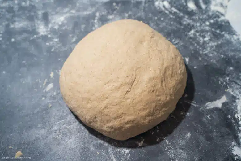 Bierbrot in Form bringen