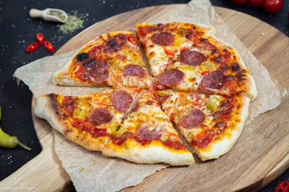 Feurig-scharfe Pizza Diavola wie vom Italiener
