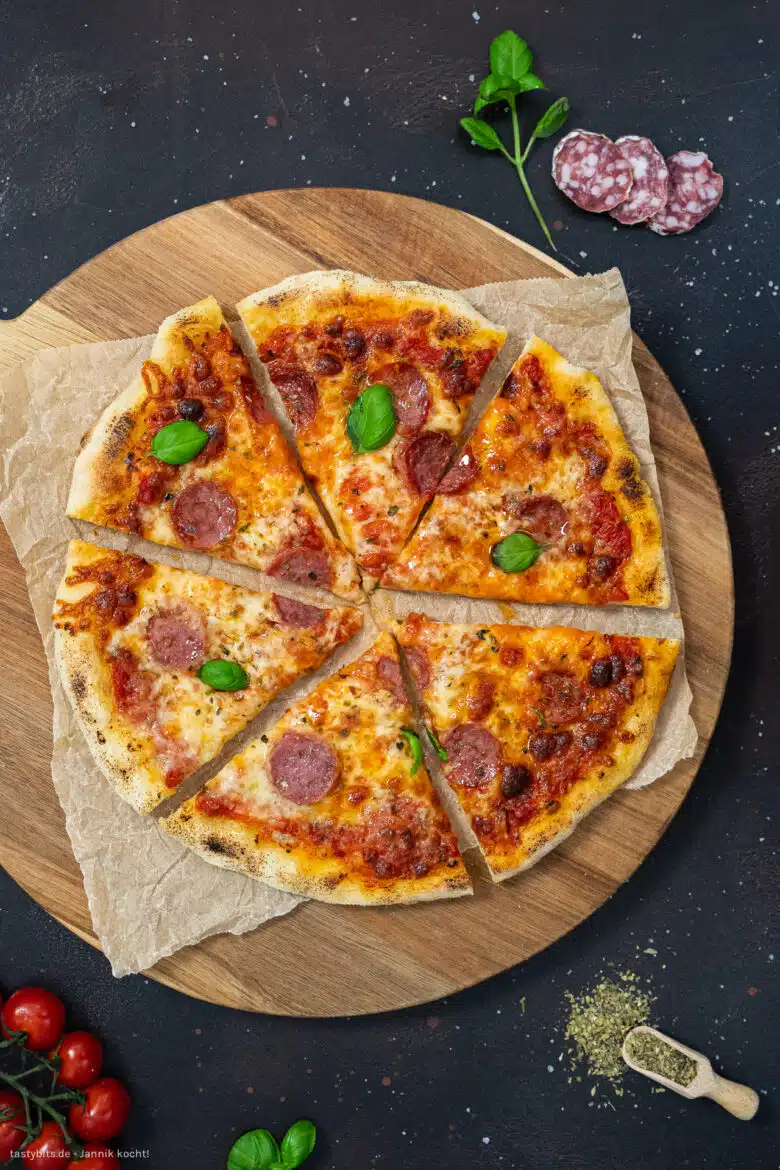 Italienische Pizza Salame