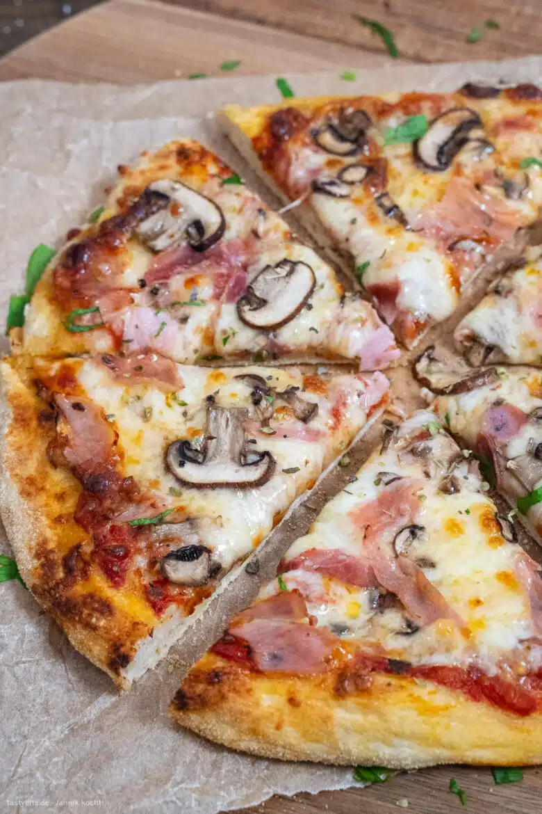 Pizza mit Kochschinken & Champignons