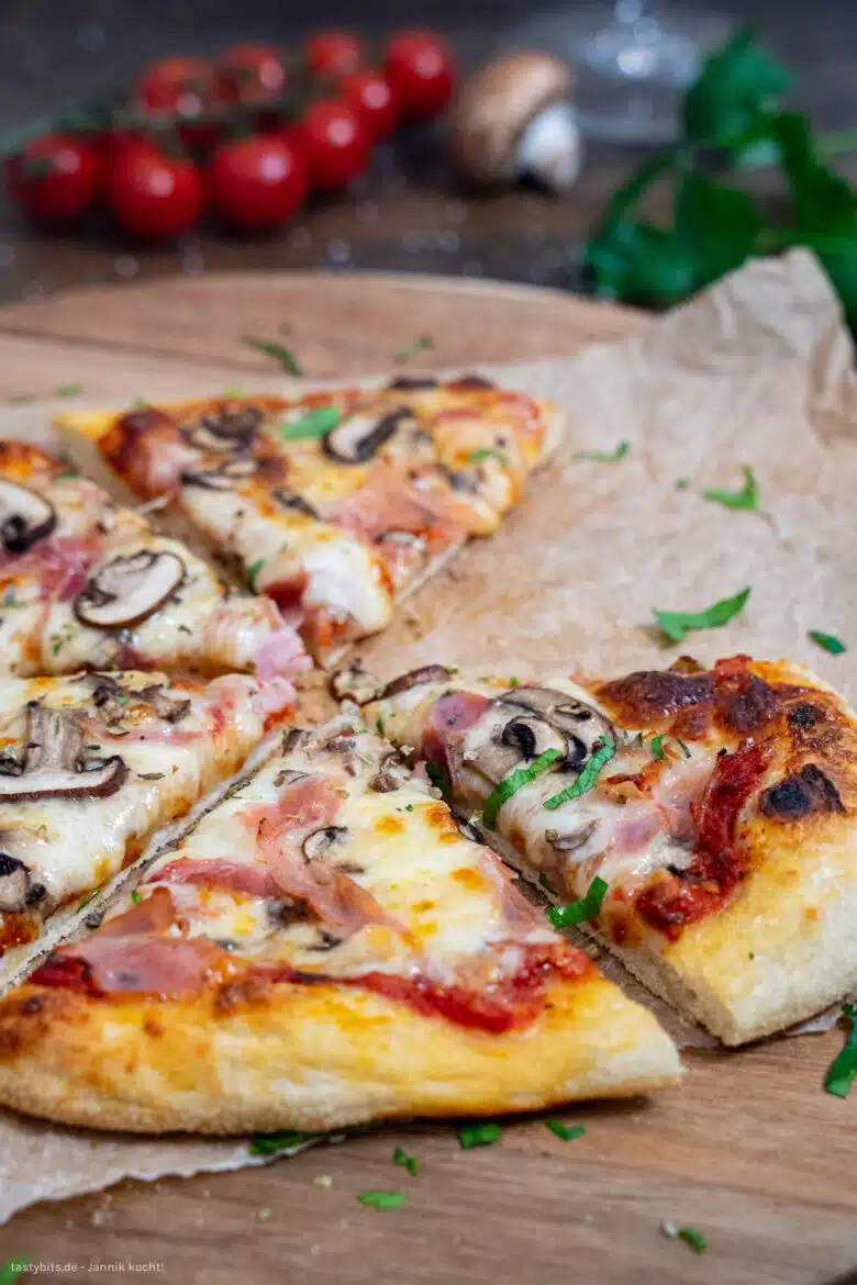 Pizza Prosciutto e Funghi Rezept