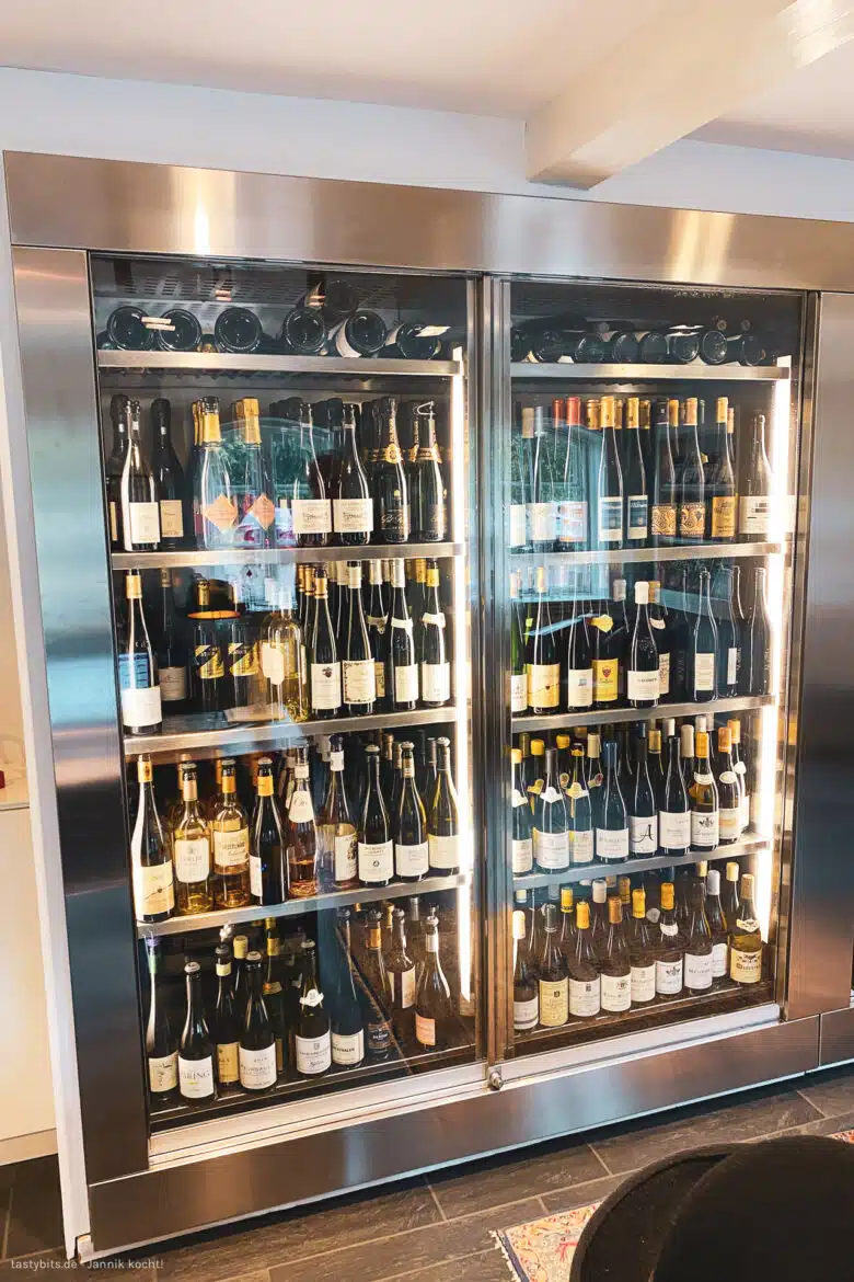 Weinschrank im Henne Kirkeby Kro