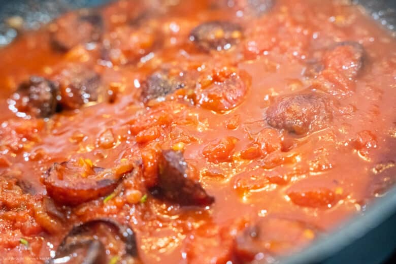 Chorizo-Tomatensauce kochen
