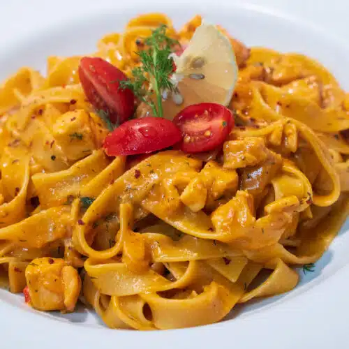 Rezept für Nudeln mit Lachs-Sahne-Soße