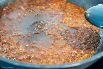 Saucenansatz für den Zwiebelrostbraten