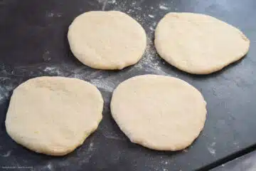 Dönerbrot ausrollen